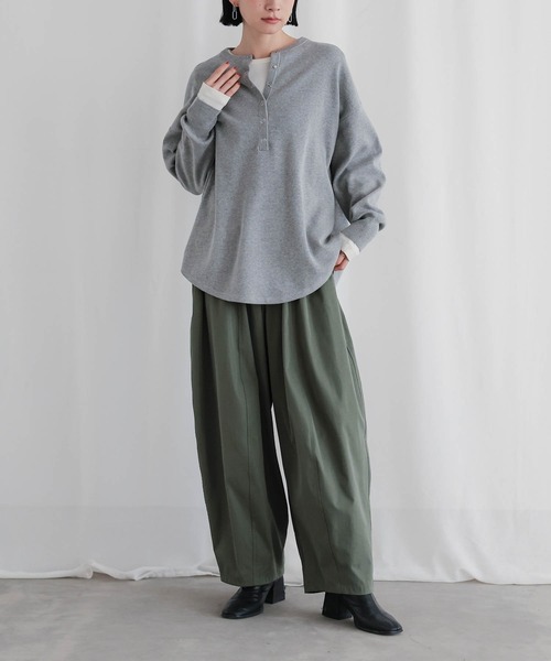 for/c（フォーシー）の「[新色追加]スウェットライクヘンリーネックニット【サスティナブル】（ニット/セーター・レディース・ブラック/グレー/オフホワイト/ピンク・M/L/LL/S）」の13枚目の写真