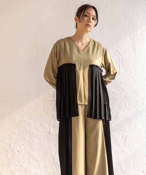 OSMOSIS（オズモーシス）の「レイヤードプリーツブラウス（シャツ/ブラウス・レディース・ライトカーキ/ブルー/ブラック・ONE SIZE）」の2枚目の写真