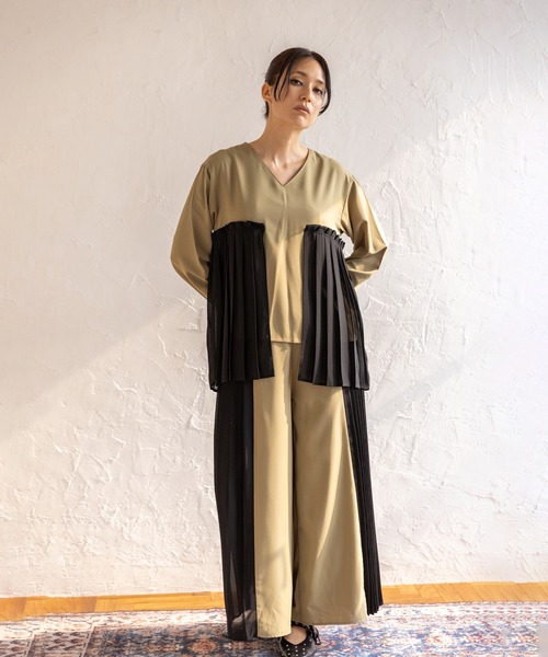 OSMOSIS（オズモーシス）の「レイヤードプリーツブラウス（シャツ/ブラウス・レディース・ライトカーキ/ブルー/ブラック・ONE SIZE）」の5枚目の写真