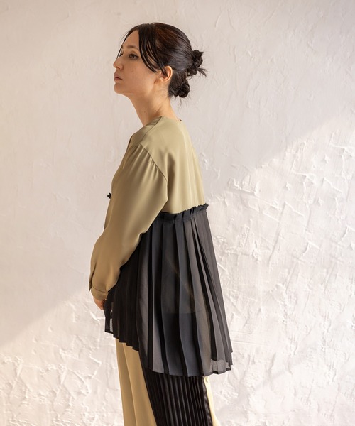 OSMOSIS（オズモーシス）の「レイヤードプリーツブラウス（シャツ/ブラウス・レディース・ライトカーキ/ブルー/ブラック・ONE SIZE）」の7枚目の写真