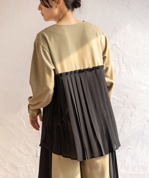OSMOSIS（オズモーシス）の「レイヤードプリーツブラウス（シャツ/ブラウス・レディース・ライトカーキ/ブルー/ブラック・ONE SIZE）」の10枚目の写真
