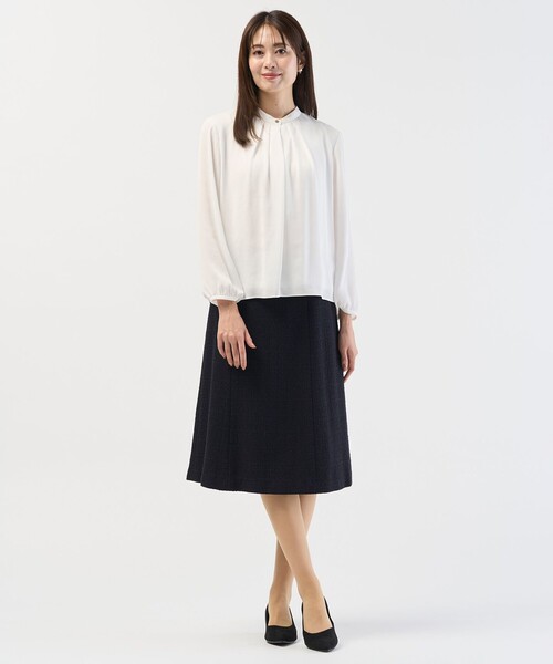 J.PRESS Ladies(J.プレス レディス)の「バックサテンジョーゼット カットソー(Tシャツ/カットソー・レディース・ライトグレー系/ホワイト系・SMALL)」の3枚目の写真