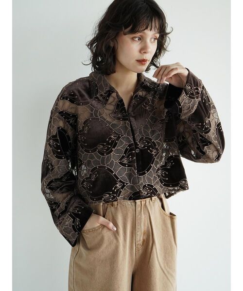 FIKA.(フィーカ)の「Velour lace jacquard blouse(シャツ/ブラウス・レディース・オフホワイト/ブラウン・MEDIUM)」の3枚目の写真