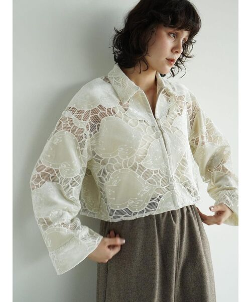 FIKA.(フィーカ)の「Velour lace jacquard blouse(シャツ/ブラウス・レディース・オフホワイト/ブラウン・MEDIUM)」の9枚目の写真