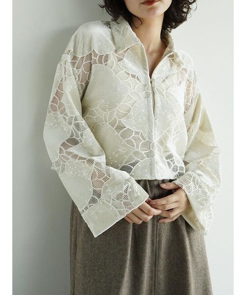 FIKA.(フィーカ)の「Velour lace jacquard blouse(シャツ/ブラウス・レディース・オフホワイト/ブラウン・MEDIUM)」の10枚目の写真