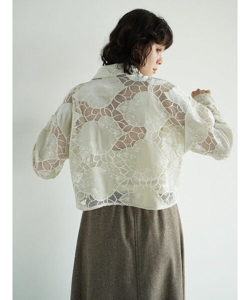 FIKA.(フィーカ)の「Velour lace jacquard blouse(シャツ/ブラウス・レディース・オフホワイト/ブラウン・MEDIUM)」の12枚目の写真