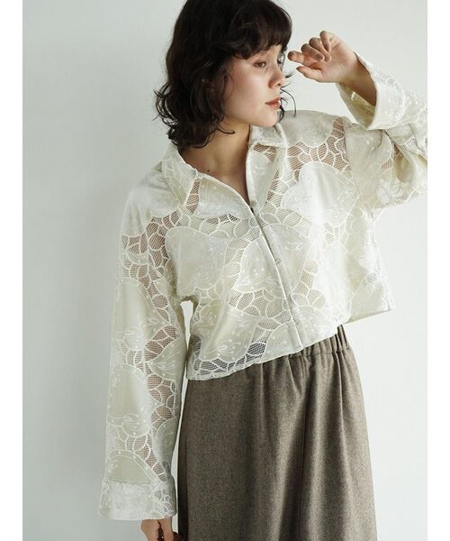 FIKA.(フィーカ)の「Velour lace jacquard blouse(シャツ/ブラウス・レディース・オフホワイト/ブラウン・MEDIUM)」の1枚目の写真