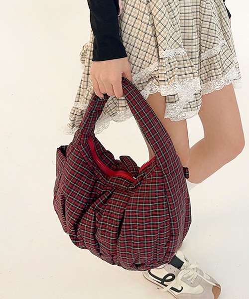 HOOK(フック)の「HOOK for girls チェック柄 キルティング ミニショルダー バッグ(ハンドバッグ・レディース・カーキ/レッド/その他1・FREE)」の2枚目の写真