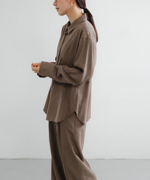 URBAN RESEARCH（アーバンリサーチ）の「new basic　WOOL TWILL SHAPE SHIRTS（シャツ/ブラウス・レディース・ベージュ/オフホワイト・FREE）」の13枚目の写真