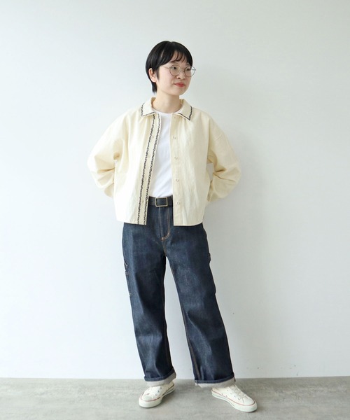 PAR ICI(パーリッシィ)の「平織りコットン ミモザ刺繍ショート丈ブラウス(シャツ/ブラウス・レディース・アイボリー/ネイビー・FREE)」の10枚目の写真