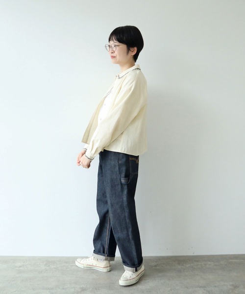 PAR ICI(パーリッシィ)の「平織りコットン ミモザ刺繍ショート丈ブラウス(シャツ/ブラウス・レディース・アイボリー/ネイビー・FREE)」の11枚目の写真