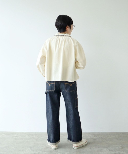 PAR ICI(パーリッシィ)の「平織りコットン ミモザ刺繍ショート丈ブラウス(シャツ/ブラウス・レディース・アイボリー/ネイビー・FREE)」の12枚目の写真