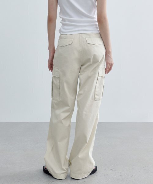 MUSINSA STANDARD WOMAN（ムシンサスタンダードウーマン）の「ウィメンズワイドカーゴパンツ[クリーム]（その他パンツ・レディース・その他・30/24/25/26/27/28/29）」の3枚目の写真