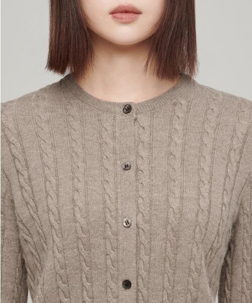 MUSINSA STANDARD WOMAN（ムシンサスタンダードウーマン）の「ウィメンズアンゴラブレンドケーブルラウンドネックカーディガン[ヘッダーベージュ]（カーディガン/ボレロ・レディース・その他・SMALL/MEDIUM/LARGE/X-SMALL）」の3枚目の写真