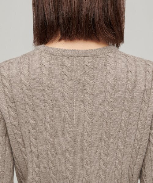 MUSINSA STANDARD WOMAN（ムシンサスタンダードウーマン）の「ウィメンズアンゴラブレンドケーブルラウンドネックカーディガン[ヘッダーベージュ]（カーディガン/ボレロ・レディース・その他・SMALL/MEDIUM/LARGE/X-SMALL）」の4枚目の写真