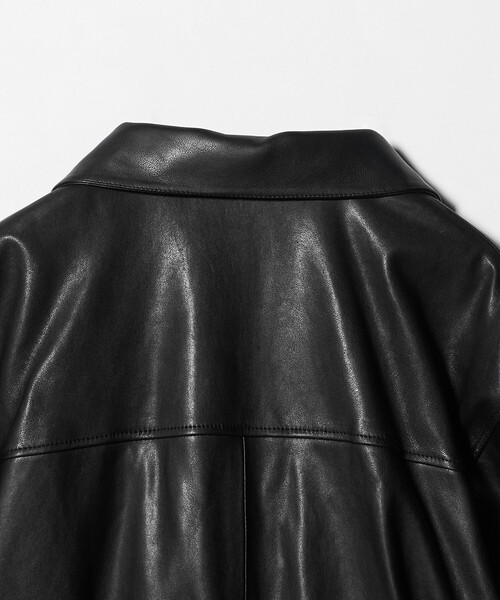 AEWEN MATOPH（イウエン マトフ）の「＜AEWEN MATOPH＞フードラムレザーブルゾン ‐2WAY‐（その他アウター・レディース・ブラック・38/36）」の2枚目の写真