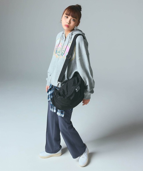 X-girl（エックスガール）の「HEART AND WING ZIP UP SWEAT HOODIE（パーカー・レディース・ブラック/アッシュ/オリーブ・S/M）」の6枚目の写真