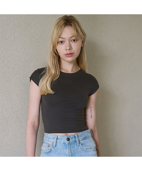 5OML(オーオーエムエル)の「キャップスリーブTシャツ(4カラー)(Tシャツ/カットソー・レディース・クリーム/ブラック/チャコール/ホワイト・LARGE/MEDIUM)」の3枚目の写真