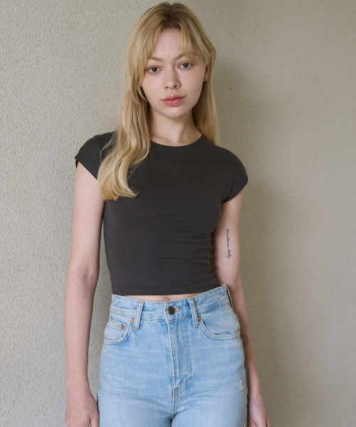 5OML(オーオーエムエル)の「キャップスリーブTシャツ(4カラー)(Tシャツ/カットソー・レディース・クリーム/ブラック/チャコール/ホワイト・LARGE/MEDIUM)」の8枚目の写真