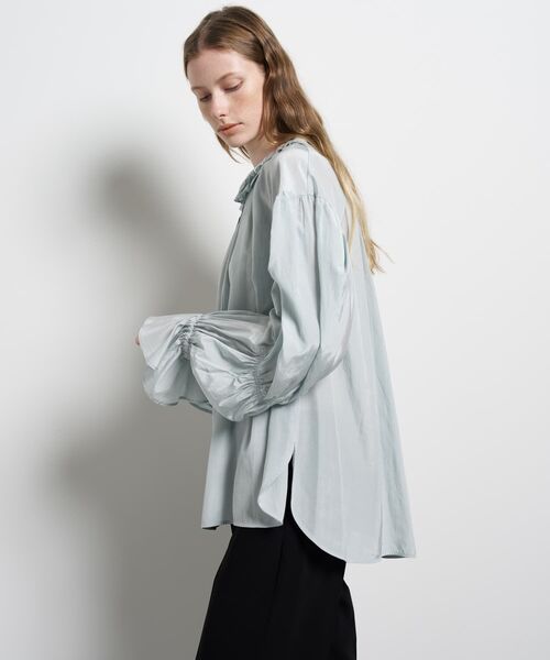LANVIN en Bleu(ランバンオンブルー)の「トリアセローンフリルカラーブラウス(シャツ/ブラウス・レディース・ライトカーキ/ブラック/オフホワイト・38)」の8枚目の写真