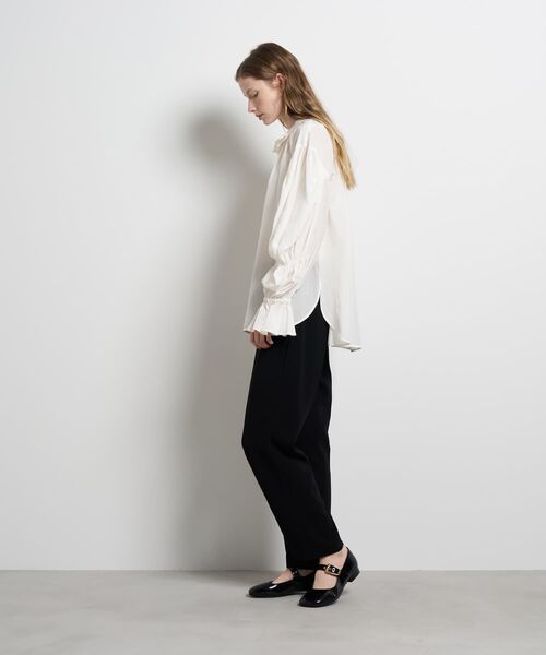 LANVIN en Bleu(ランバンオンブルー)の「トリアセローンフリルカラーブラウス(シャツ/ブラウス・レディース・ライトカーキ/ブラック/オフホワイト・38)」の12枚目の写真