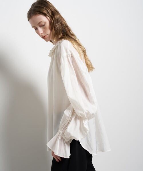LANVIN en Bleu(ランバンオンブルー)の「トリアセローンフリルカラーブラウス(シャツ/ブラウス・レディース・ライトカーキ/ブラック/オフホワイト・38)」の15枚目の写真