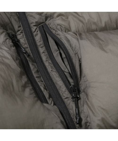 MOIF（モイフ）の「[AW25] SHADOW PUFFER DOWN PARKA / SHEER OLIVE（ダウンジャケット/コート・メンズ・その他・2(M)/3(L)/1(S)）」の6枚目の写真