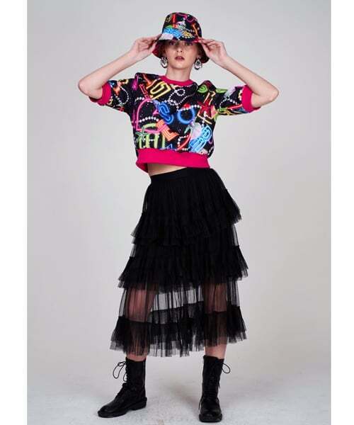 GREEDILOUS（グリディアス）の「ネオンレタリングクロップトップ（Tシャツ/カットソー・レディース・その他・SMALL/MEDIUM/LARGE/X-SMALL）」の2枚目の写真