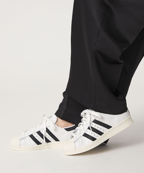 adidas Originals(アディダスオリジナルス)の「<adidas Originals> SUPERSTAR82 WH(スニーカー・レディース・ホワイト・22.5cm/24cm/23cm/24.5cm/25.5cm/23.5cm/25cm)」の2枚目の写真