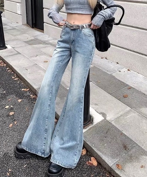 SHEENA(シーナ)の「デニムフレアパンツ(デニムパンツ・レディース・ブルー・S/M/L)」の5枚目の写真