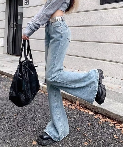 SHEENA(シーナ)の「デニムフレアパンツ(デニムパンツ・レディース・ブルー・S/M/L)」の6枚目の写真