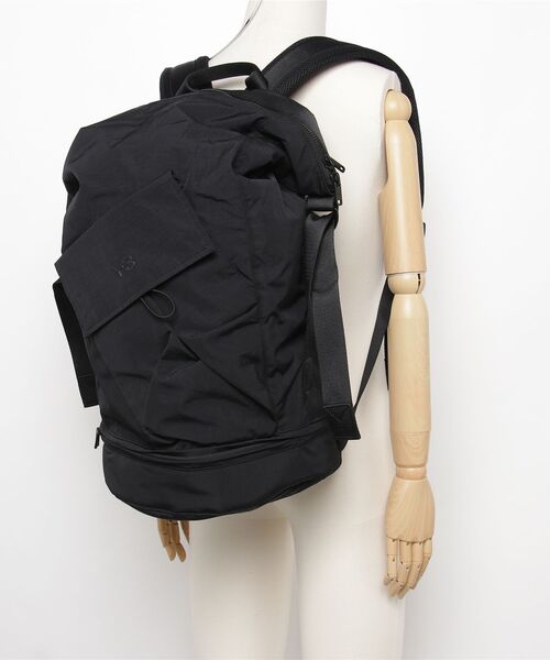 Y-3（ワイスリー）の「Y-3 UTILITY BACKPACK（バックパック/リュック・メンズ・ブラック・ONE SIZE）」の2枚目の写真
