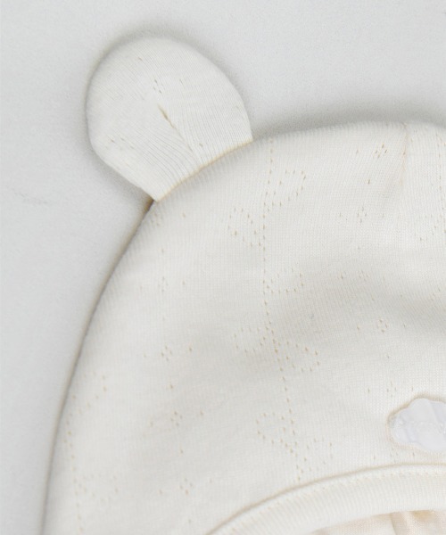 moimoln（モイモルン）の「【mini moi】ジェントルアイレットボンネット帽子（キャップ・キッズ・ライトベージュ・44cm/42cm）」の4枚目の写真