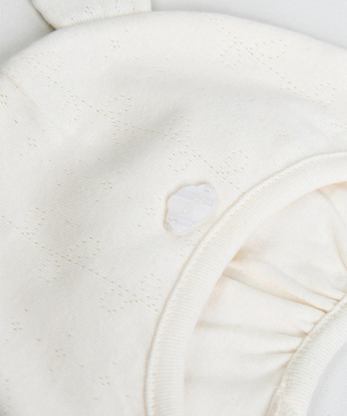 moimoln（モイモルン）の「【mini moi】ジェントルアイレットボンネット帽子（キャップ・キッズ・ライトベージュ・44cm/42cm）」の5枚目の写真