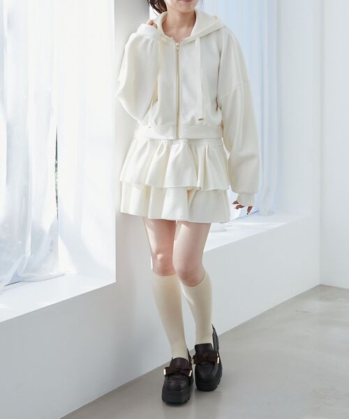 MAJESTIC LEGON(マジェスティックレゴン)の「キラキララインストーンスカパン(スカート・レディース・チャコールグレー/アイボリー/ピンクベージュ/ブラック/グレー・MEDIUM)」の13枚目の写真