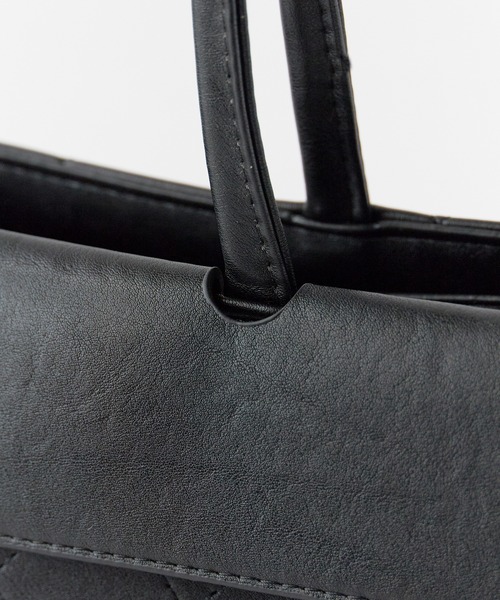 AO2（アオズ）の「Diamond Quilt Faux Leather Square Shoulder Bag / ダイヤキルト フェイクレザー スクエアショルダーバッグ 秋 秋服 2026年秋冬（ショルダーバッグ・レディース・ホワイト/ブラック・FREE）」の13枚目の写真