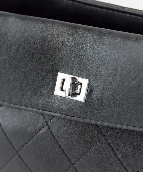 AO2（アオズ）の「Diamond Quilt Faux Leather Square Shoulder Bag / ダイヤキルト フェイクレザー スクエアショルダーバッグ 秋 秋服 2026年秋冬（ショルダーバッグ・レディース・ホワイト/ブラック・FREE）」の14枚目の写真