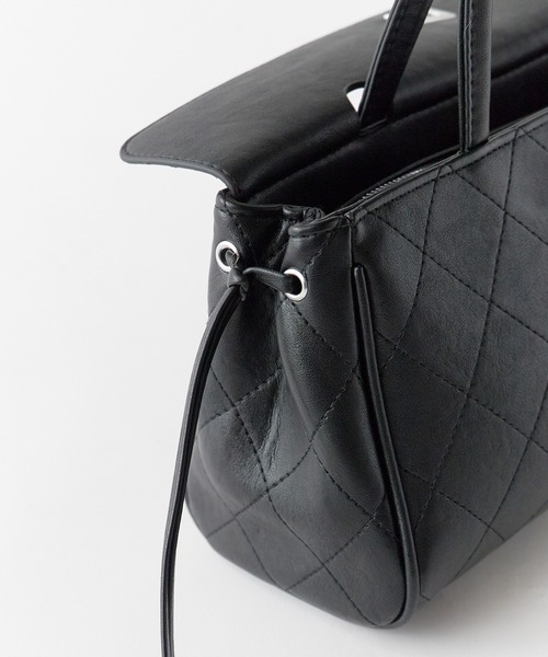 AO2（アオズ）の「Diamond Quilt Faux Leather Square Shoulder Bag / ダイヤキルト フェイクレザー スクエアショルダーバッグ 秋 秋服 2026年秋冬（ショルダーバッグ・レディース・ホワイト/ブラック・FREE）」の16枚目の写真
