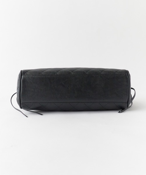 AO2（アオズ）の「Diamond Quilt Faux Leather Square Shoulder Bag / ダイヤキルト フェイクレザー スクエアショルダーバッグ 秋 秋服 2026年秋冬（ショルダーバッグ・レディース・ホワイト/ブラック・FREE）」の21枚目の写真
