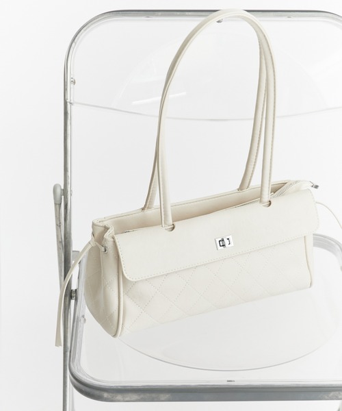 AO2（アオズ）の「Diamond Quilt Faux Leather Square Shoulder Bag / ダイヤキルト フェイクレザー スクエアショルダーバッグ 秋 秋服 2026年秋冬（ショルダーバッグ・レディース・ホワイト/ブラック・FREE）」の5枚目の写真