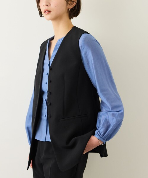 ROPE'(ロペ)の「ダブルクロスストレッチフレアジレ/接触冷感・イージーケア・セットアップ対応(ベスト・レディース・ベージュ/ブラック・FREE)」の1枚目の写真