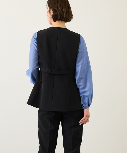 ROPE'(ロペ)の「ダブルクロスストレッチフレアジレ/接触冷感・イージーケア・セットアップ対応(ベスト・レディース・ベージュ/ブラック・FREE)」の6枚目の写真