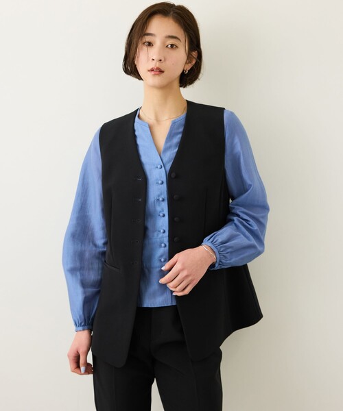 ROPE'(ロペ)の「ダブルクロスストレッチフレアジレ/接触冷感・イージーケア・セットアップ対応(ベスト・レディース・ベージュ/ブラック・FREE)」の7枚目の写真