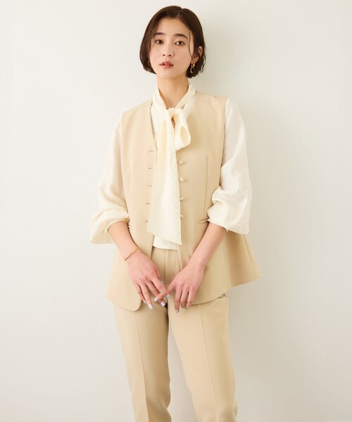 ROPE'(ロペ)の「ダブルクロスストレッチフレアジレ/接触冷感・イージーケア・セットアップ対応(ベスト・レディース・ベージュ/ブラック・FREE)」の9枚目の写真