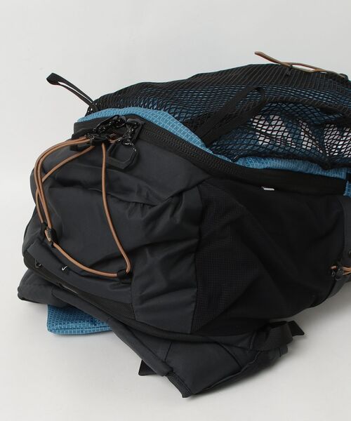 Mammut(マムート)の「デュカン スパイン 28-35L / Ducan Spine 28-35(バックパック/リュック・メンズ・ライトブルー/セージグリーン・35L)」の4枚目の写真