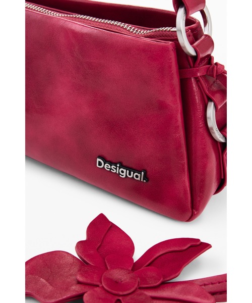 Desigual（デシグアル）の「フラワーコサージュ付きサイドギャザーショルダーバッグ（ショルダーバッグ・レディース・レッド・FREE）」の2枚目の写真