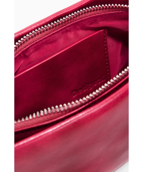 Desigual（デシグアル）の「フラワーコサージュ付きサイドギャザーショルダーバッグ（ショルダーバッグ・レディース・レッド・FREE）」の3枚目の写真