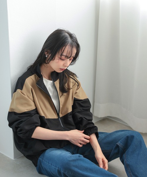 itto...(イット)の「配色スタンドカラージップアップブルゾン(ブルゾン・レディース・ブラック/ベージュ・M)」の12枚目の写真