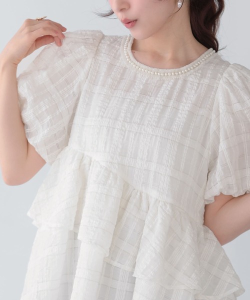 Fit more（フィットモア）の「シアーチェックパールネックレストップス（その他トップス・レディース・ホワイト/ネイビー/ブルー・FREE）」の4枚目の写真