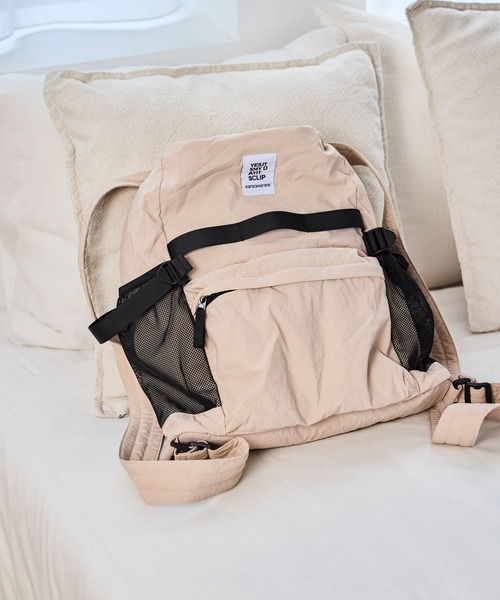 studio CLIP(スタディオクリップ)の「【撥水/12ポケット構造/500mlボトル収納可】マルチWAYバッグ(ショルダーバッグ・レディース・ブラック/ベージュ・FREE)」の2枚目の写真